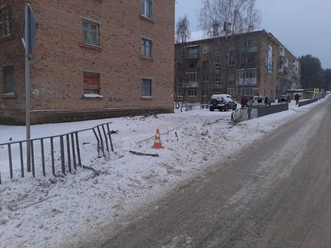 Водитель Santa Fe врезался в забор